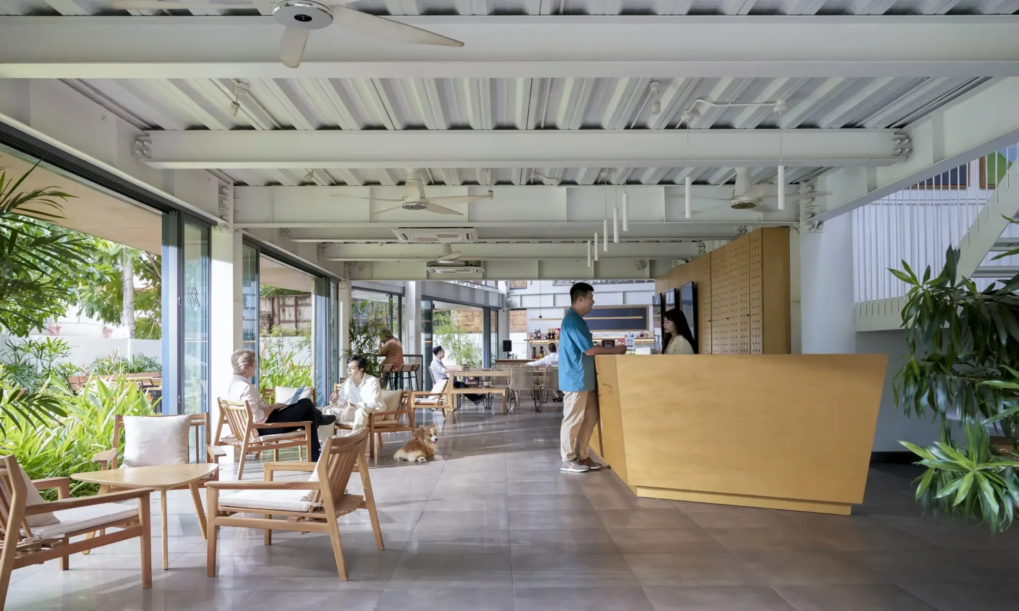 Dreamplex NQH - Lounge and Reception with team