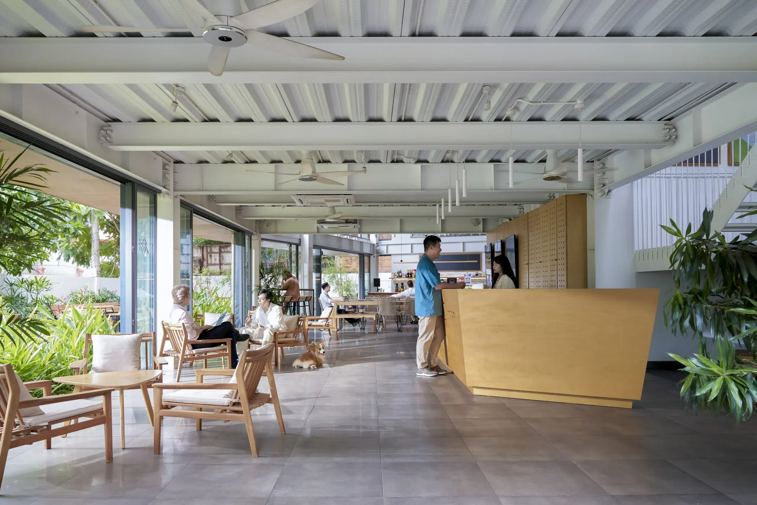 Dreamplex NQH - Lounge and Reception with team